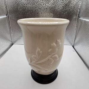 Elegant Cream Vase with Black Wooden Base Floral Design